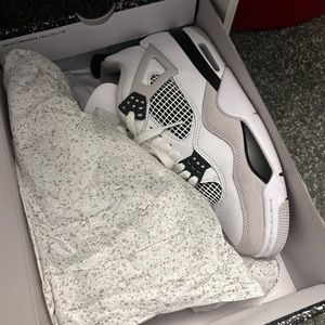 Jordan 4s military black used. Worn, shoe is going for 500$ asking 300